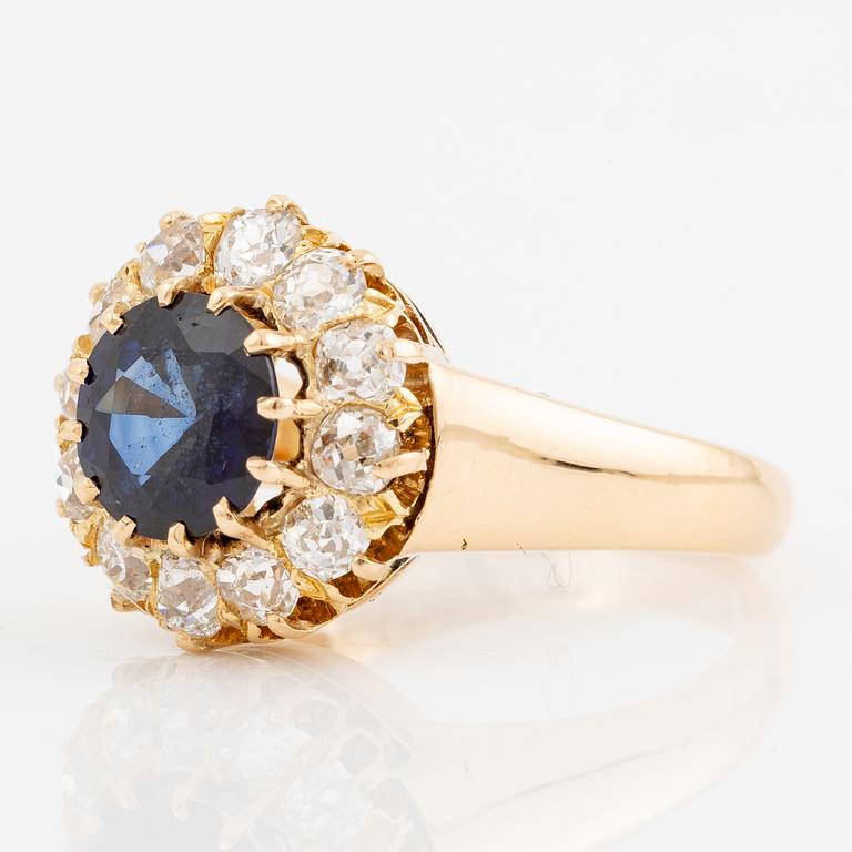 Ring carmosé, 18K guld med safir och gammalslipade diamanter.