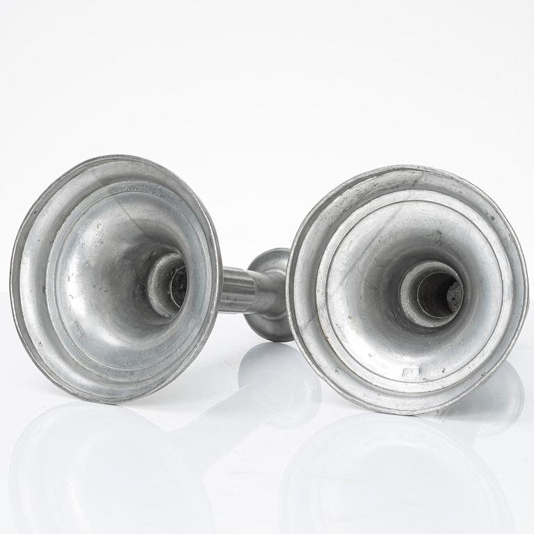 Ljusstakar, 2 par, tenn, bl.a. Israel Berglund, Malmö, 1800-tal.