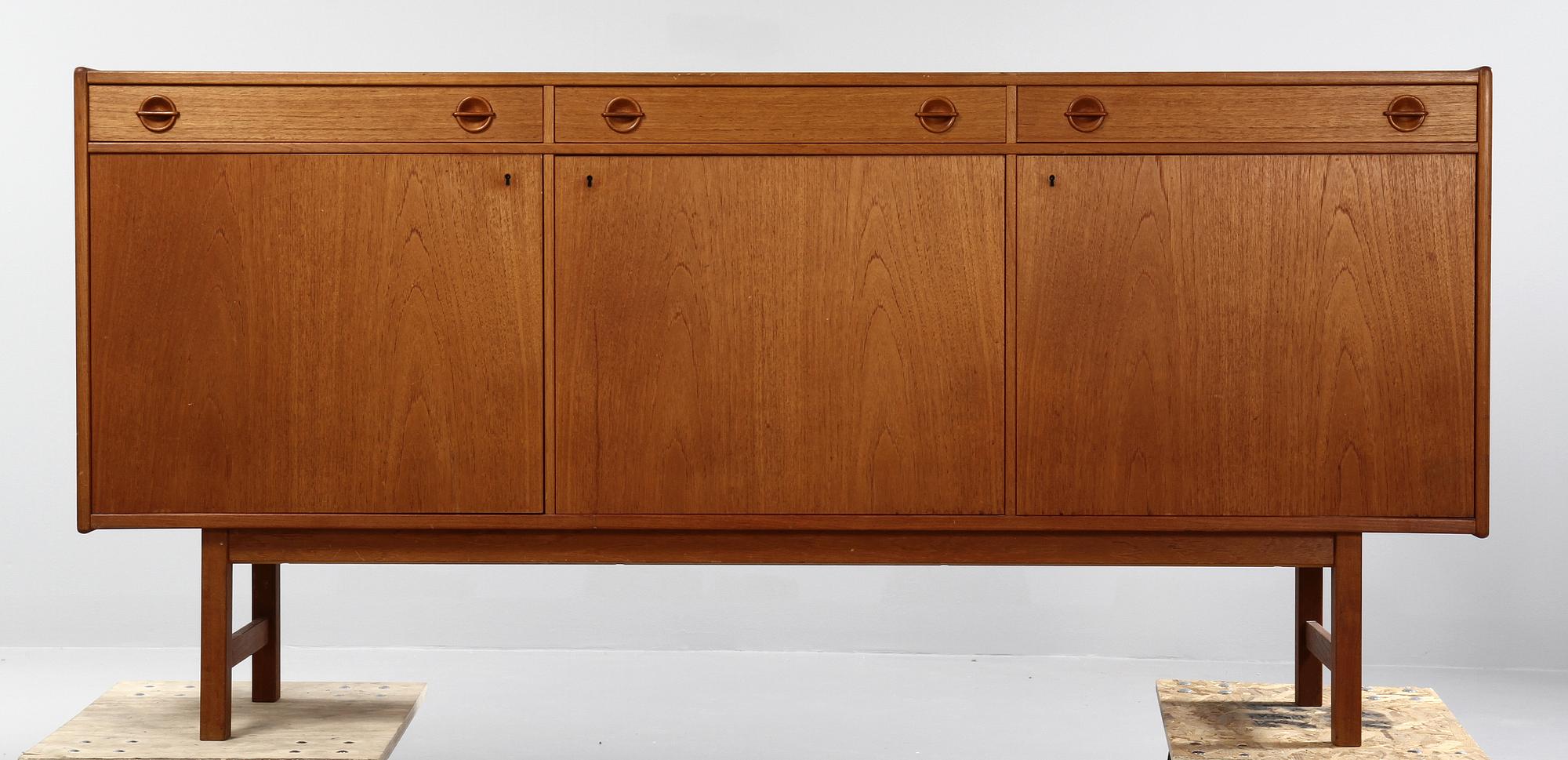 SIDEBOARD, Ulferts, Tibro, 1900-talets andra hälft.