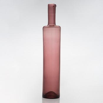 Nanny Still, a glass bottle signed Riihimäen Lasi O.Y Nanny Still.