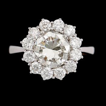 RING, 18 k vitguld, briljantslipade diamanter tot ca 3.00 ct.