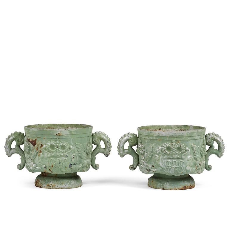 A pair of Swedish cast-iron garden urns, presumably later part 19th century.