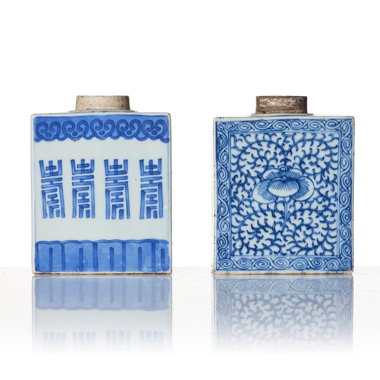 Two Chinese blue and white porcelain tea caddies, Qing dynasty, 19th century.