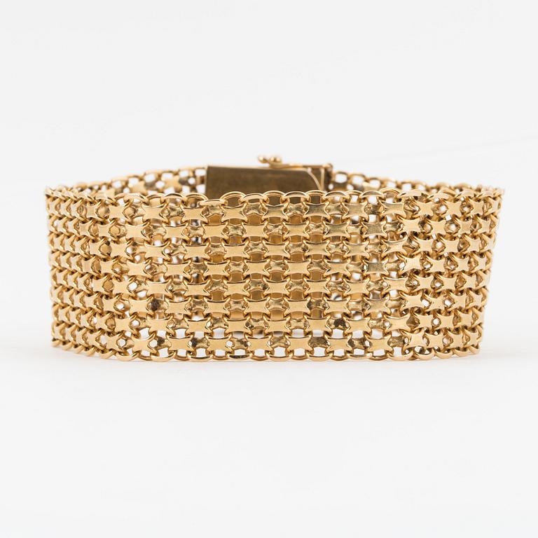 18K gold bracelet.