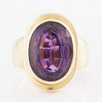 Ring, 18K gold with amethyst.