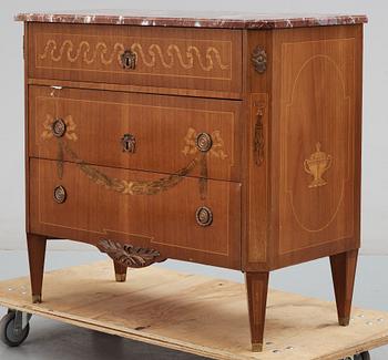 BYRÅ, gustaviansk stil 1900-talets mitt.