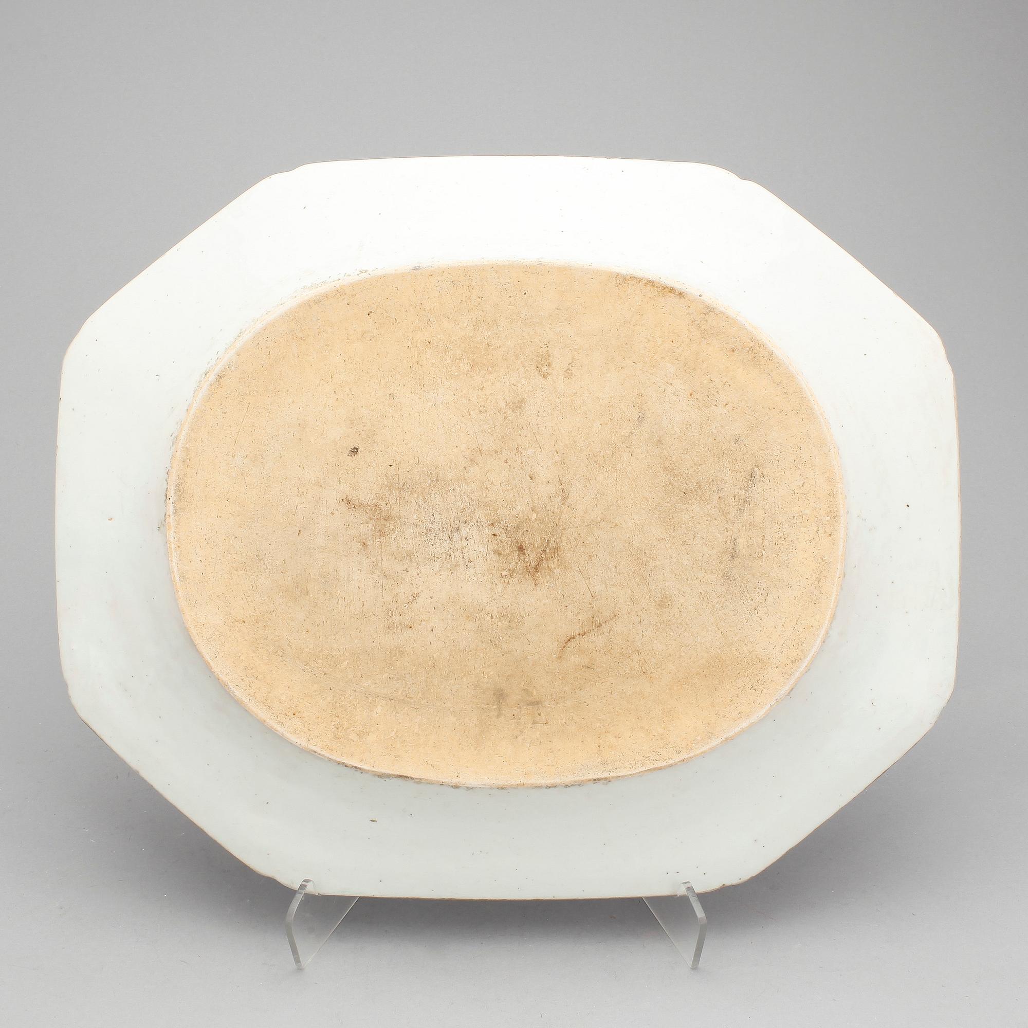 STEKFAT, porslin, Kina, Qianlong (1736-95).