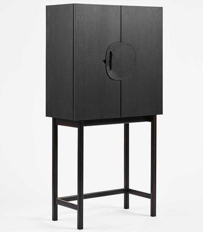 Mathieu Gustafsson, skåp, prototyp, "Tecknaren", utfört av snickarmästarna Markus Karlbom & Hannu Hietamäki, Burhult, 2024.