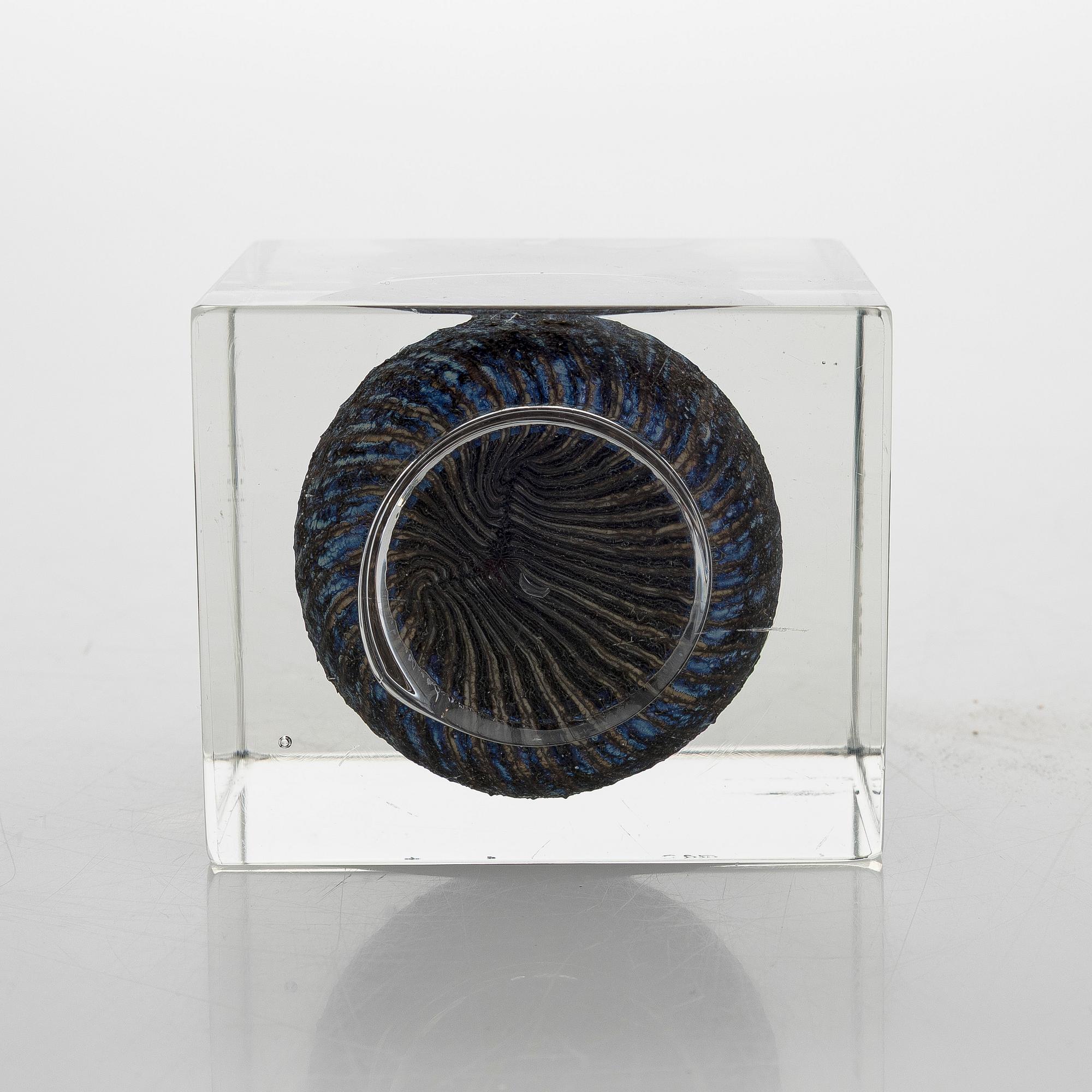 Oiva Toikka, annual glass cube 1980, signed Oiva Toikka Nuutajärvi 1980, 37/1000.