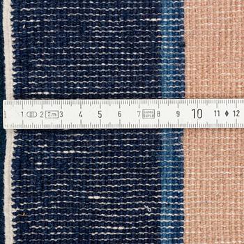 Matta, Kina, old, ca 327 x 245 cm.