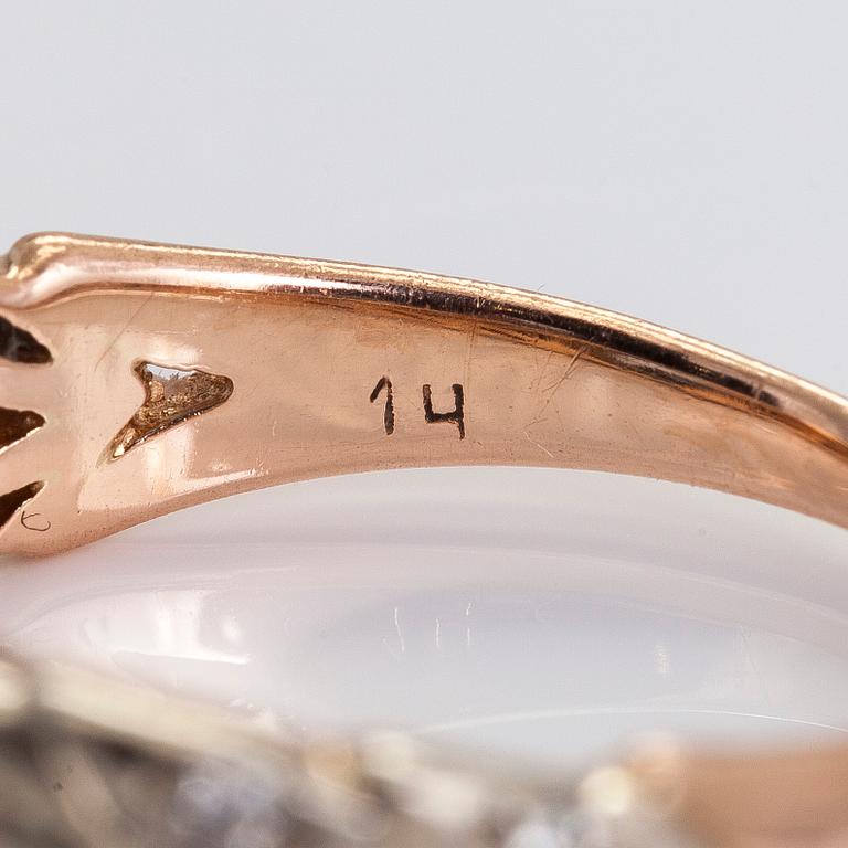 A 14K gold ring with diamonds ca. 0.18 ct in total, and a topaz.