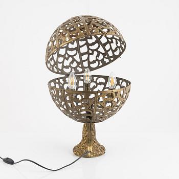 A table lamp, first half/mid 20th century.