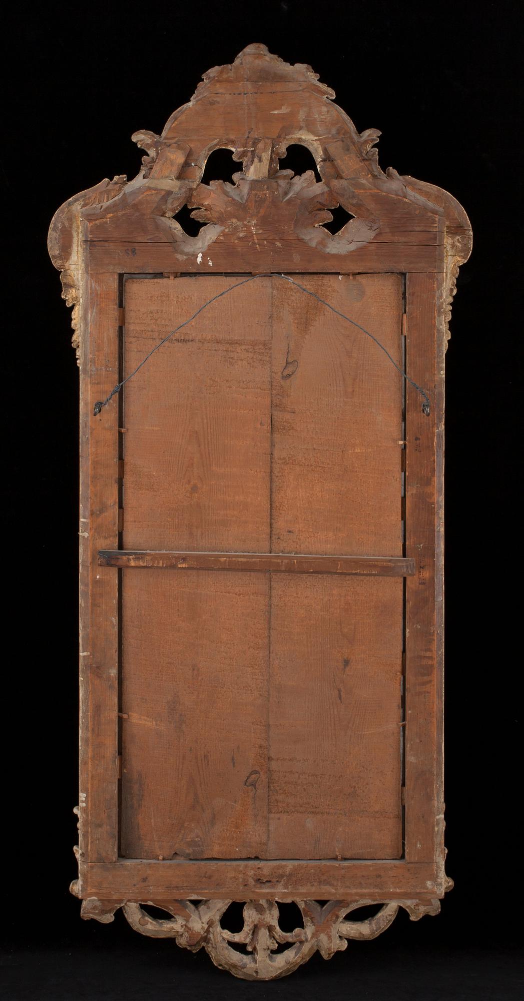 SPEGEL, av Samuel Bomansson (mästare i Stockholm 1756-71, änkan drev verkstaden till 1780-talet). Transition.