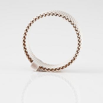 RING, Tiffany & Co, sterlingsilver med 4 briljantslipade diamanter. Vikt 4,3 gram.