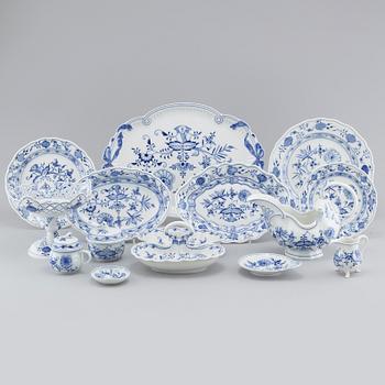 55 pieces of "Blue Onion/Zwiebelmunster" porcelain tableware, by Meissen, 20th century.