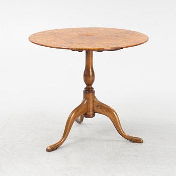 A tilt top table by Jacob Sjölin (1767-1785).