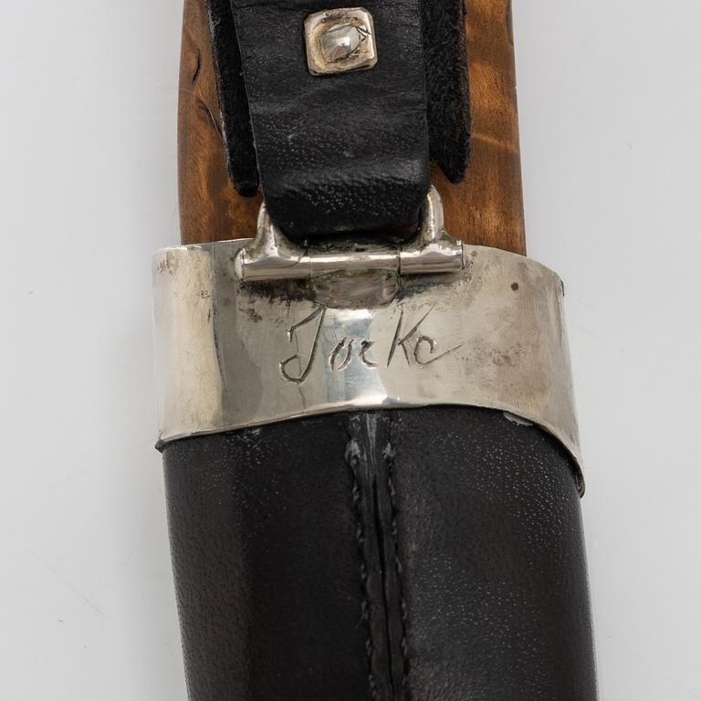 Knife-Jocke (Jan Olsson), Sörböle, knife in sheath, signed.