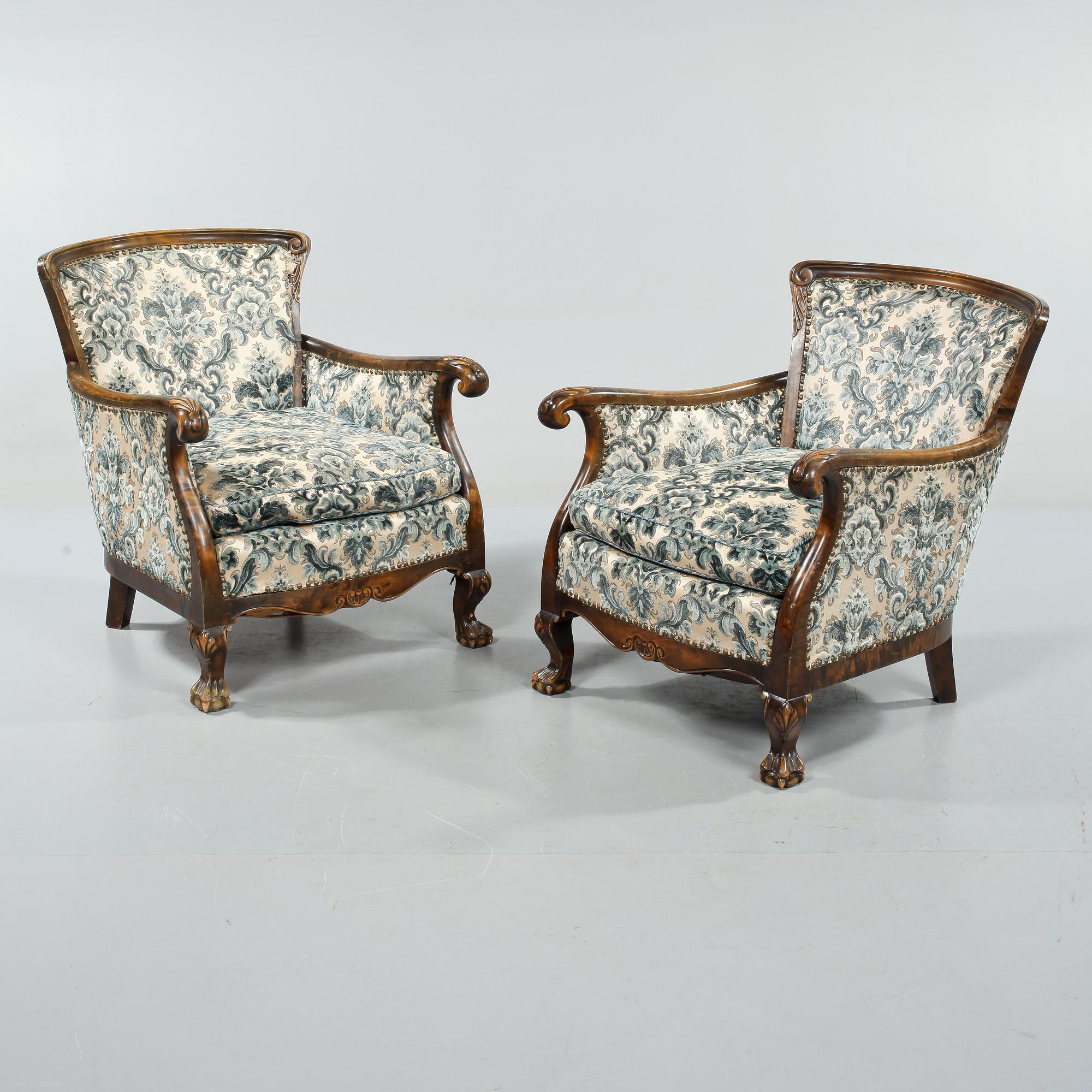 FÅTÖLJER, ett par, Chippendalestil, 1900-talets andra kvartal.