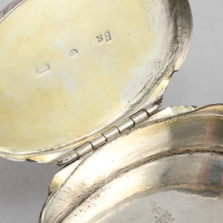 DOSOR, 2 st, silver, Sverige, 1784 respektive 1830, vikt 115 gram.