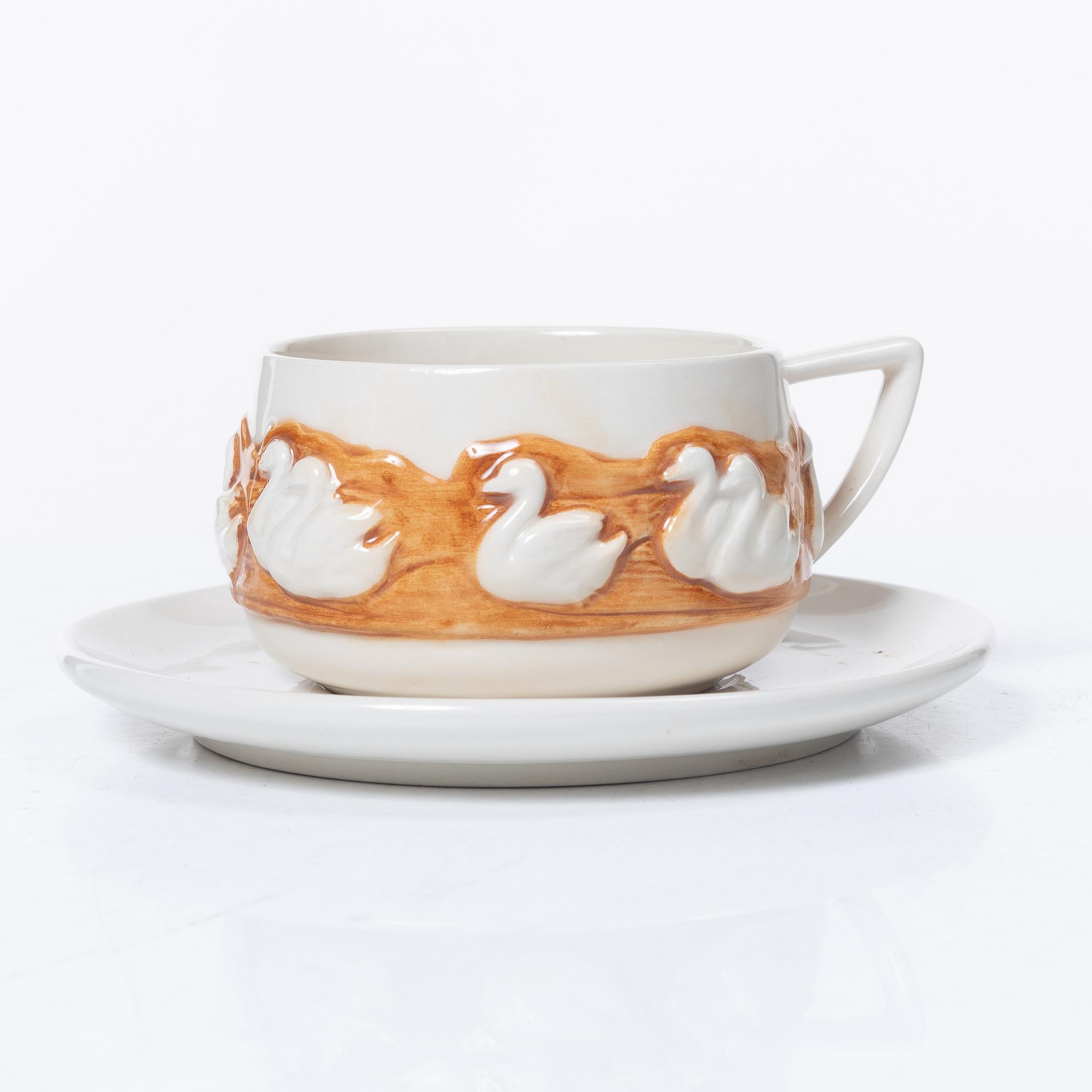 Tea service, 9 pieces, Bordallo Pinheiro Caldas Da Rainha, Portugal, late 20th century.