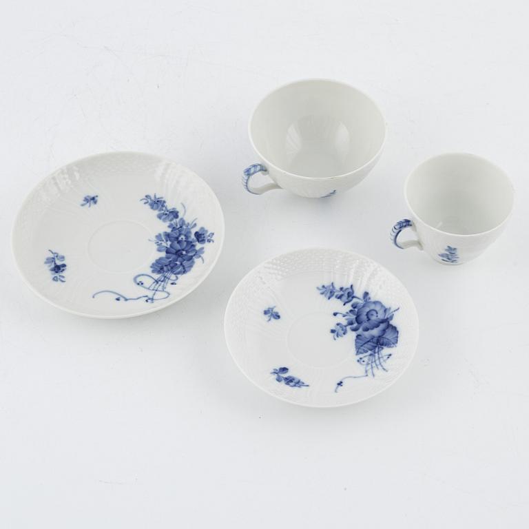 Royal Copenhagen, dining and coffee service, 88 pieces, porcelain, "Blå Blomst", Denmark.