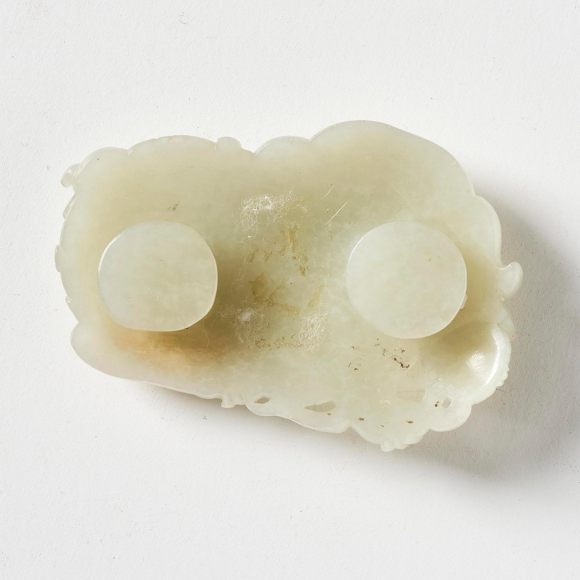 A jade belt buckle in the shape of a buddhist lion, Qing dynasty, 18th century.