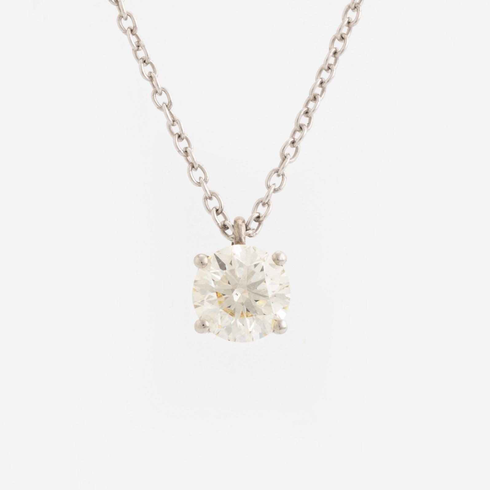 Collier med briljantslipad diamant.