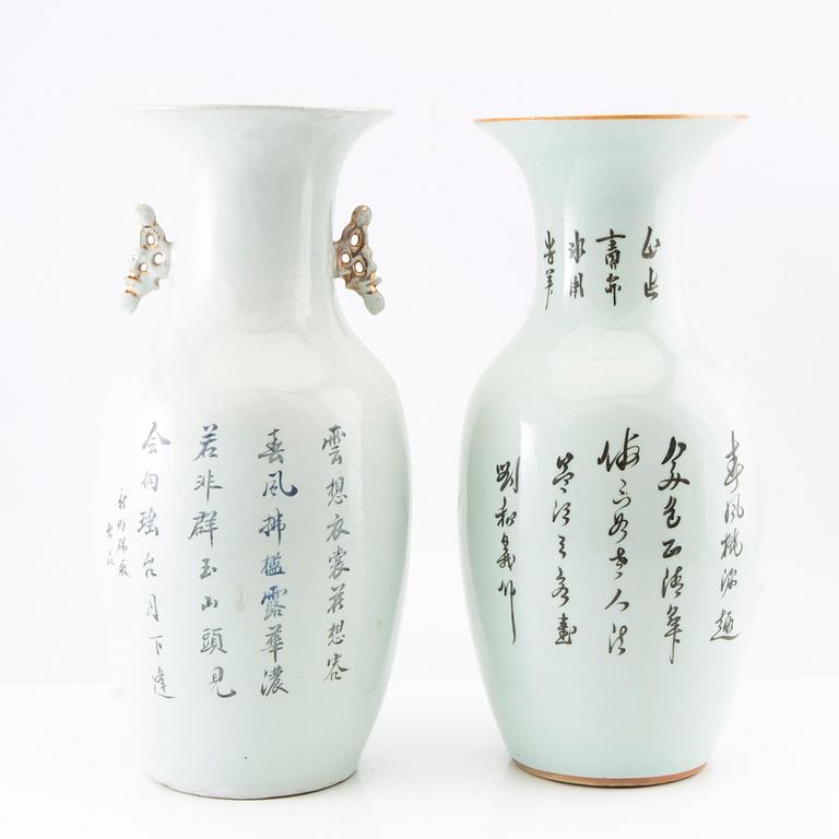 Two Chinese vases, 20th century.