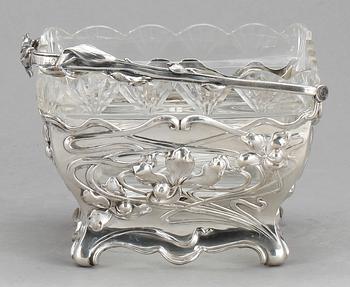 KONFEKTSKÅL, låghaltigt silver, jugend, Tyskland, 1900-talets början. Vikt ca210g.