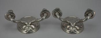 BORDSLAMPA, tenn samt glas, Ystad Tenn. LAMPETTER, ett par, tenn, 1920/30-tal.