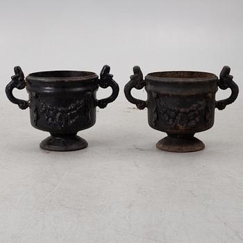 Trädgårdsurnor, ett par, barockstil, 1900-tal.