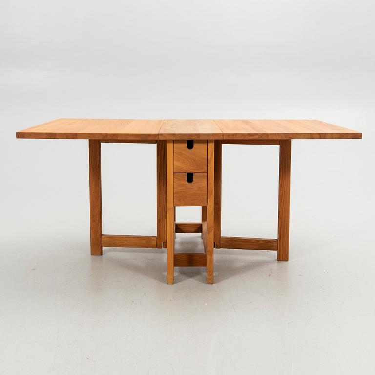 Drop-leaf table, modern manufacture.