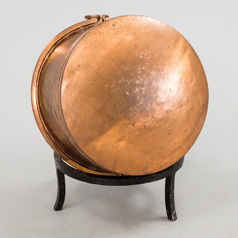 A CAULDRON, COPPER, 19TH CENTURY.