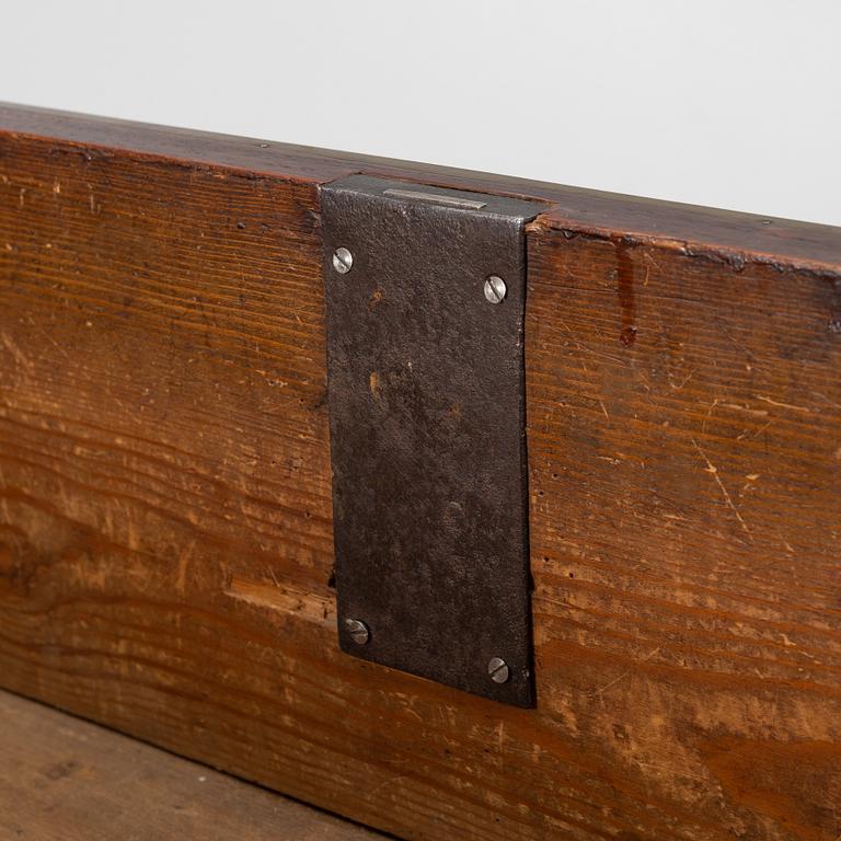 Gustaviansk, Byrå, sengustaviansk, omkring 1800.