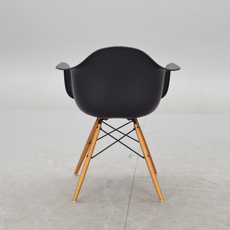 KARMSTOL, "Plastic armchair", Charles & Ray Eames, Vitra, 2000-tal.