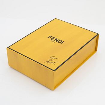 Fendi, väsksmycke, "Pon Pon Karl".