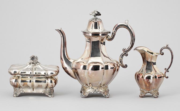 KAFFESERVIS, 3 delar, silver, rokokostil, bl.a.  CG Hallberg Stockholm 1951-1952. Tot vikt ca 1560 gram.