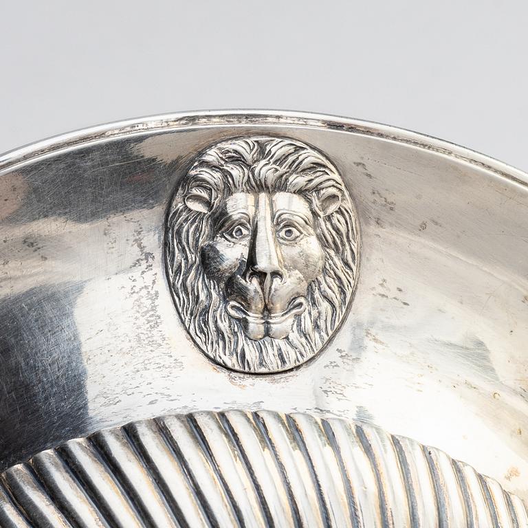 Johan Fredrik Björnstedt, sockerskålar, ett par, silver, samt en strösked, Stockholm 1818. Empire.