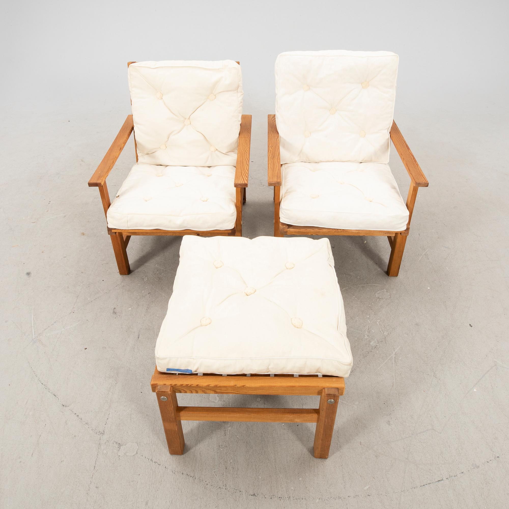 Elsa Stackelberg, 2 fåtöljer + pall / bord, Fri Form, 1900-talets senare del.