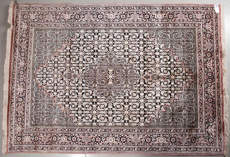 MATTA, Kashmir, silke, ca 160 x 220 cm.