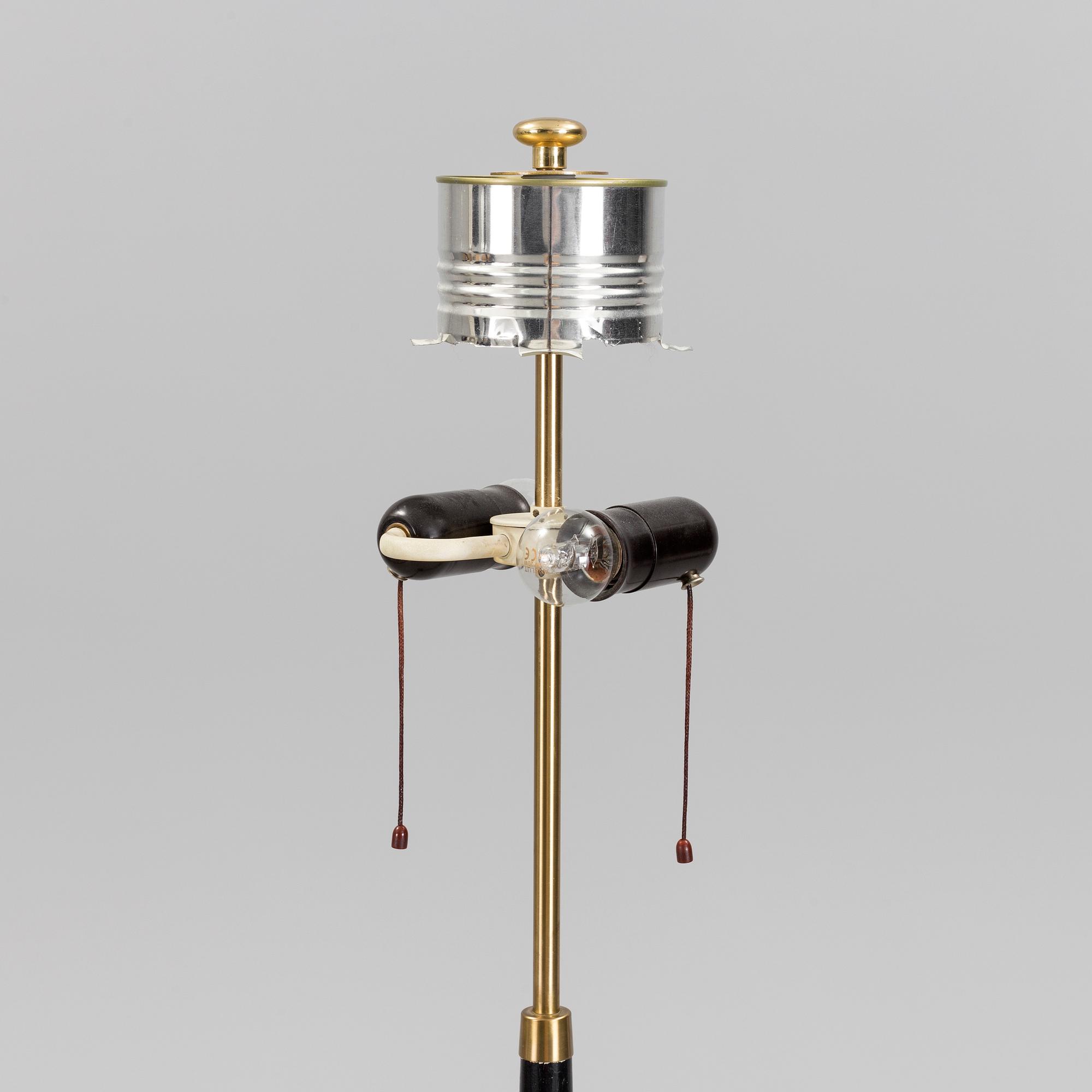 A mid 20th century floor lamp.