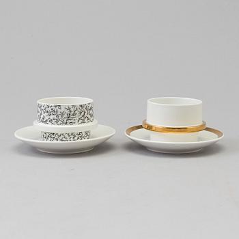 KAFFEKOPPAR MED UNDERFAT, 12 stycken, porslin, två olika dekorer, Arabia, troligen 1960/70-tal.