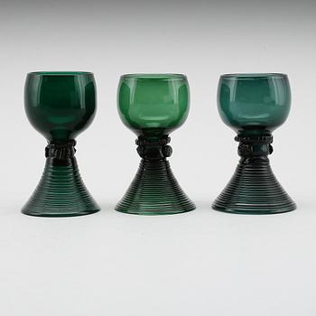 REMMARE, 13 st, grönt glas, sannolikt 1800-tal.