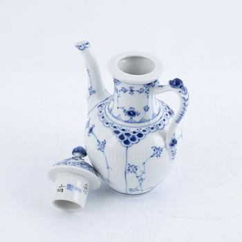 Service parts, 21 pieces, porcelain, "Musselmalet", full and half lace, Royal Copenhagen, Denmark.