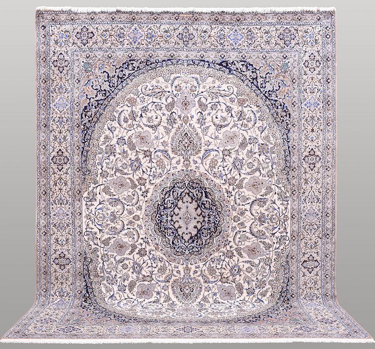 Nain part silk, 6LAA, signed, ca 392 x 300 cm.