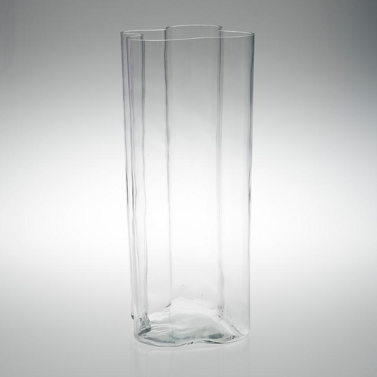 ALVAR AALTO, A VASE. Iittala, 1950-/60s.