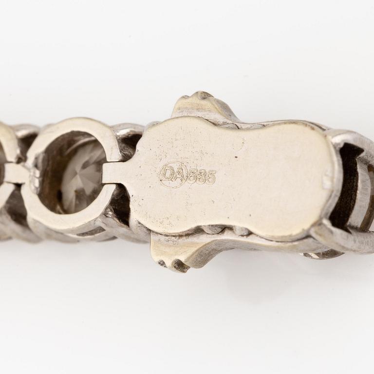 Armband 14K vitguld med runda briljantslipade diamanter.