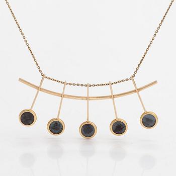 A 14K gold necklace with hematites. Alppikulta Oy Helsinki 1961.