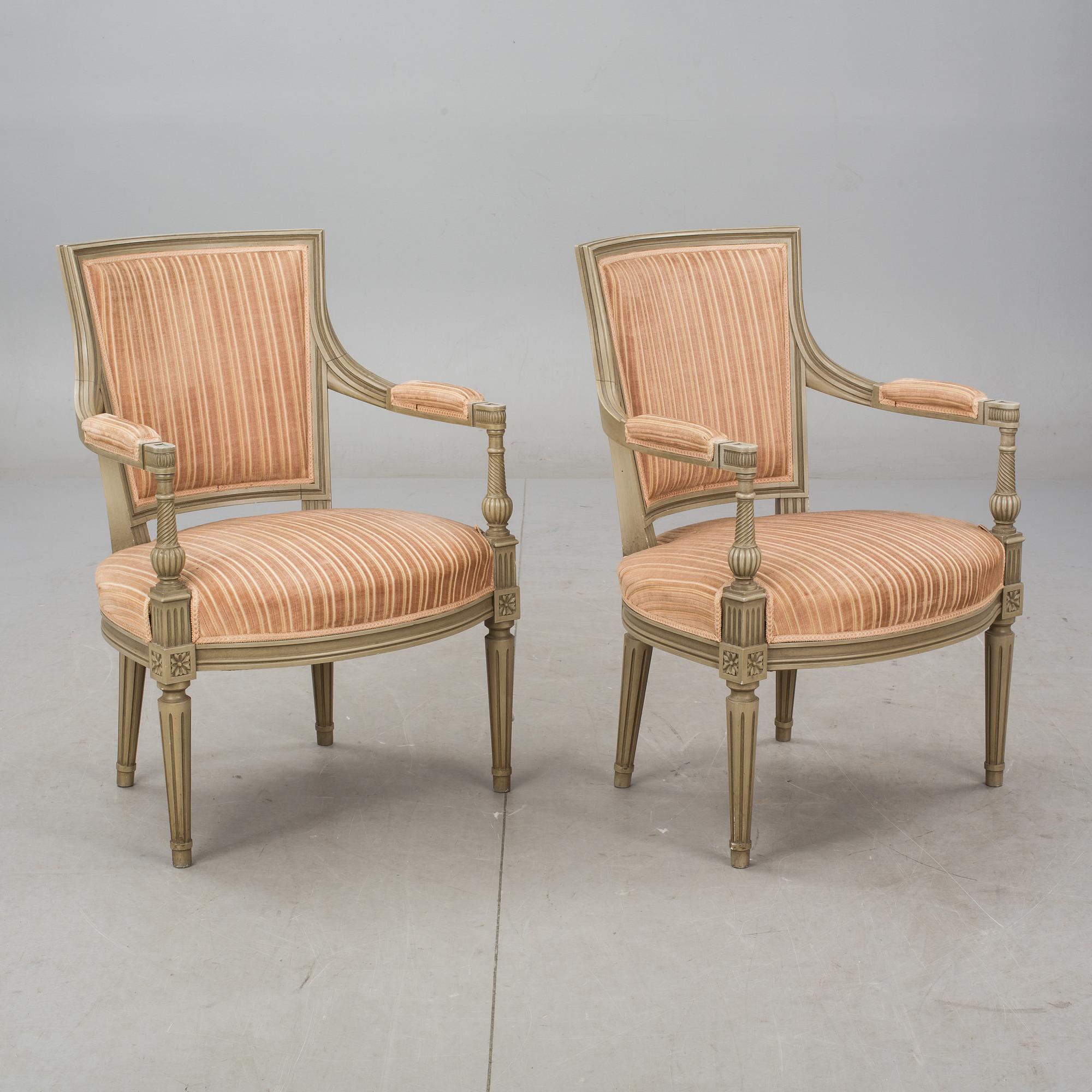 KARMSTOLAR, ett par, gustaviansk stil. 1900-tal.