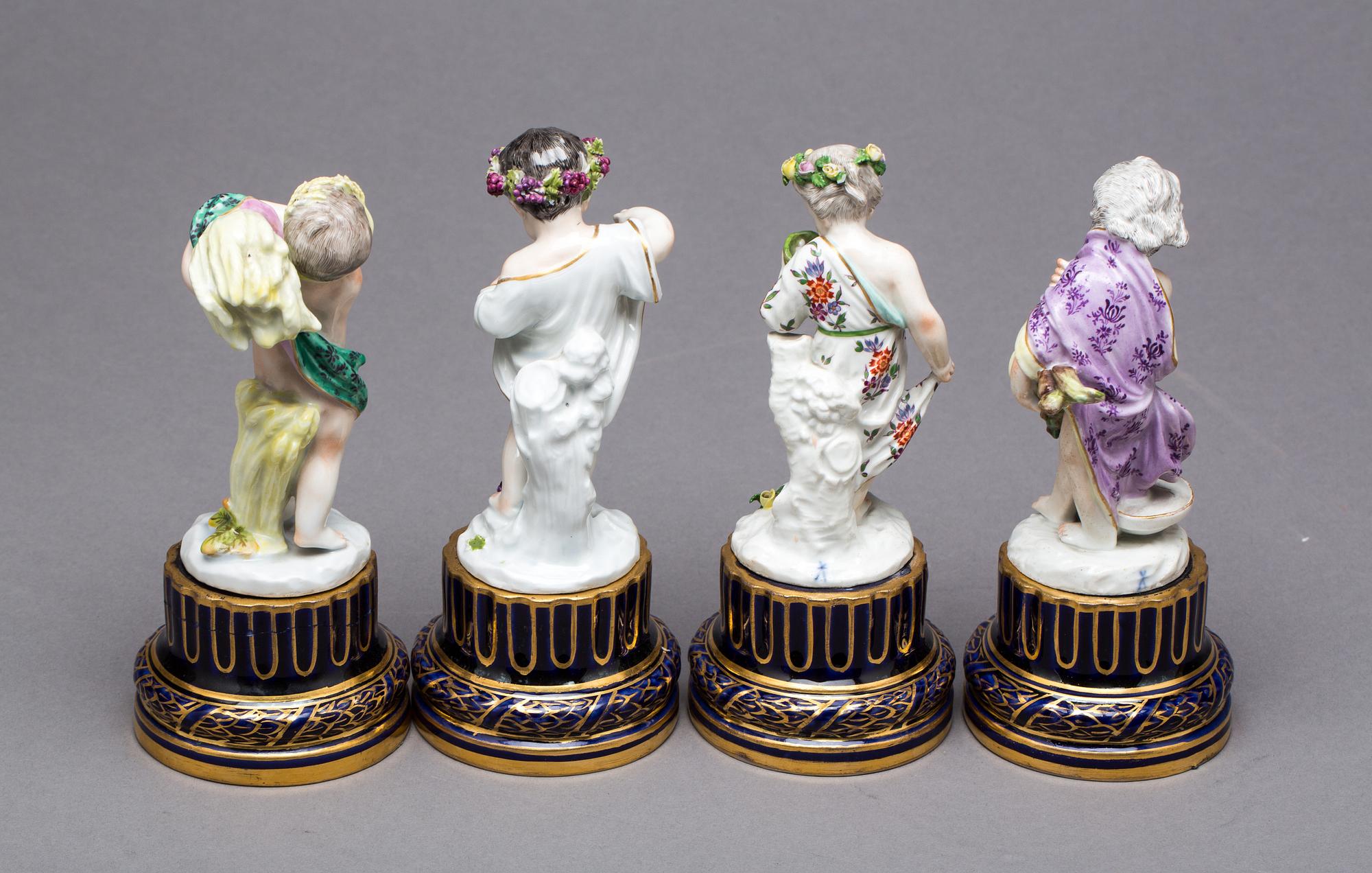 FIGURINER, 4 st, porslin, omkring 1900.